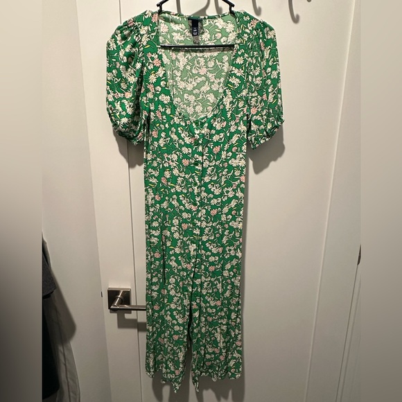 Scoop Dresses & Skirts - EUC Scoop Neck Floral Green Midi Dress with Puff Sleeves and Cinched Waist